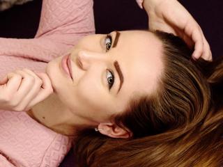 DipseSmile - Webcam live x avec cette Divine jeune model en chaleur avec des cheveux châtain sur le service Xlove 