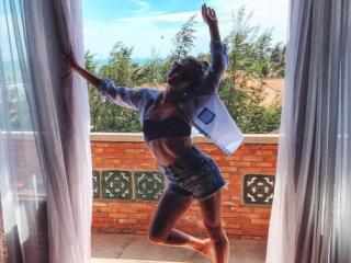 SofiaFay - Chat sex avec cette Divine jeune bombe bien roulée épilée  