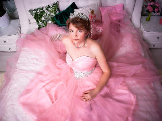 Poza sexy de profil a modelului CindyTurner, pentru un intens show webcam live !