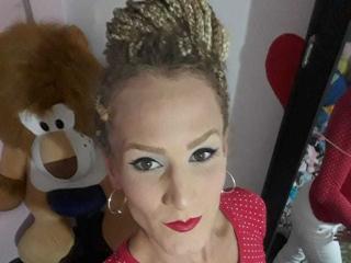 תמונת פרופיל סקסית של MiaGoddessOfCum למופע חי מאוד סקסי!